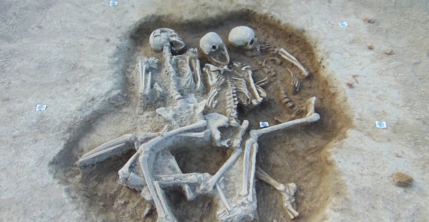 U Slavoniji pronađen grob star 5000 godina, u njemu 3 kostura u čudnom položaju